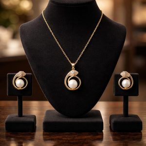 Set Ohrstecker und Kette mit Anhänger mit Perle, 18 K vergoldet